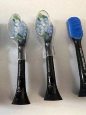 3-PHILIPS SONICARE DIAMOND CLEAN C3 REPLACEMENT HEADS & 1 TONGUE CLEANER T1 NEW